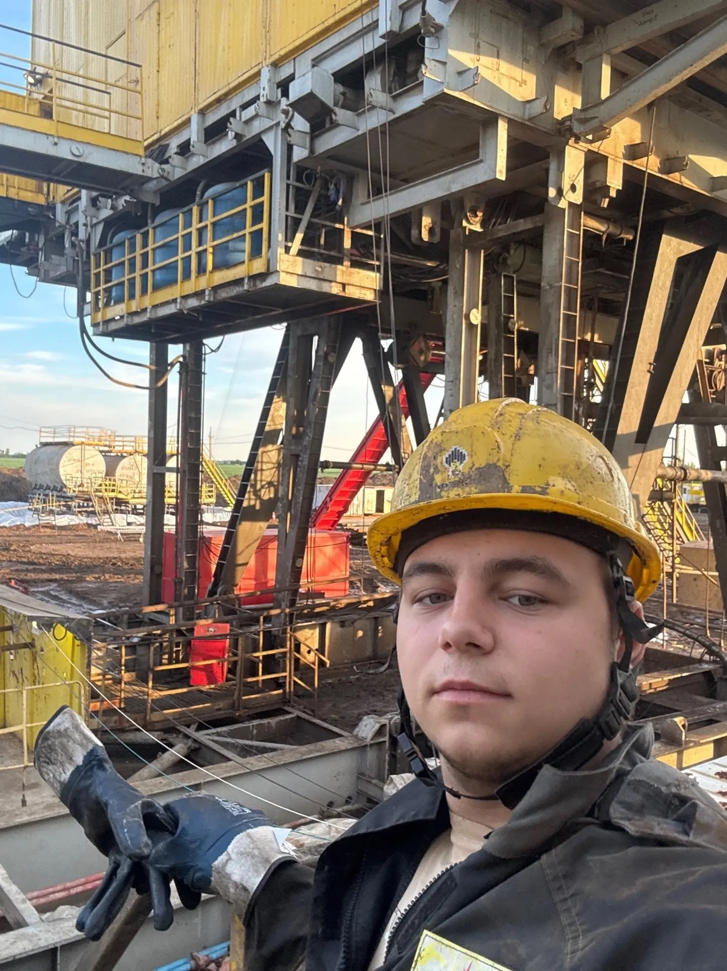 🔥 С полей — в поле! 
Наш выпускник Данил Кашаев уже не просто студент, а настоящий профи! 🛢 
 
Пок