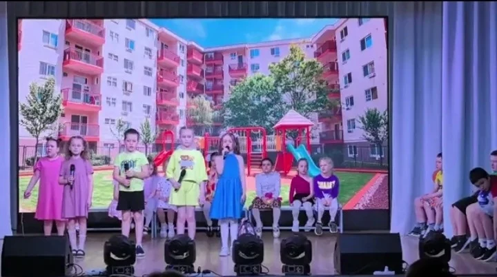 Сказочный калейдоскоп: волшебство на сцене! ✨  В школе №5 с большим успехом прошёл фестиваль сказок 
