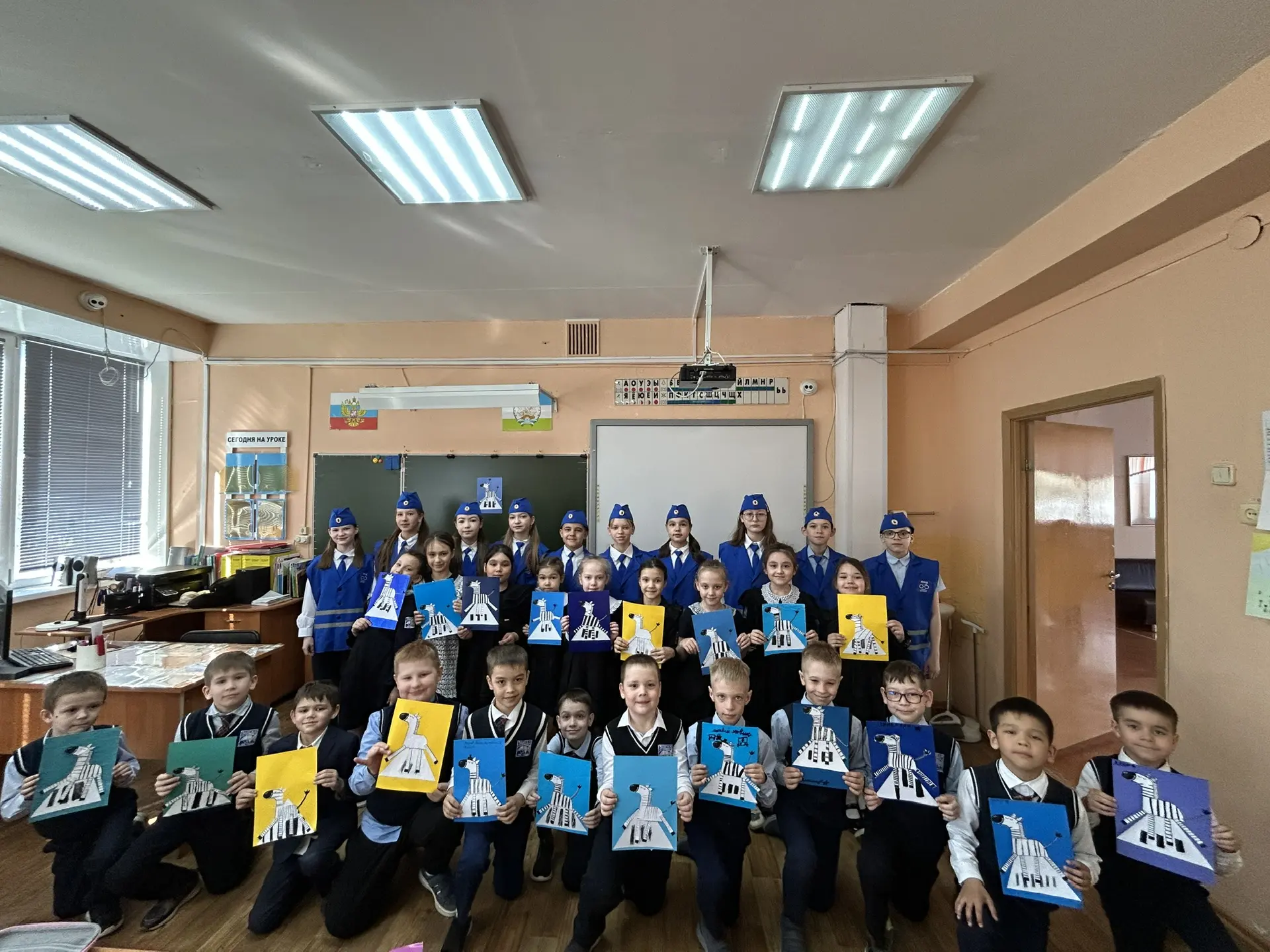 🚦 Отличная идея — «Зебра на зебре»! 🦓  Сегодня наш отряд ЮИД вместе с советником директора по воспит
