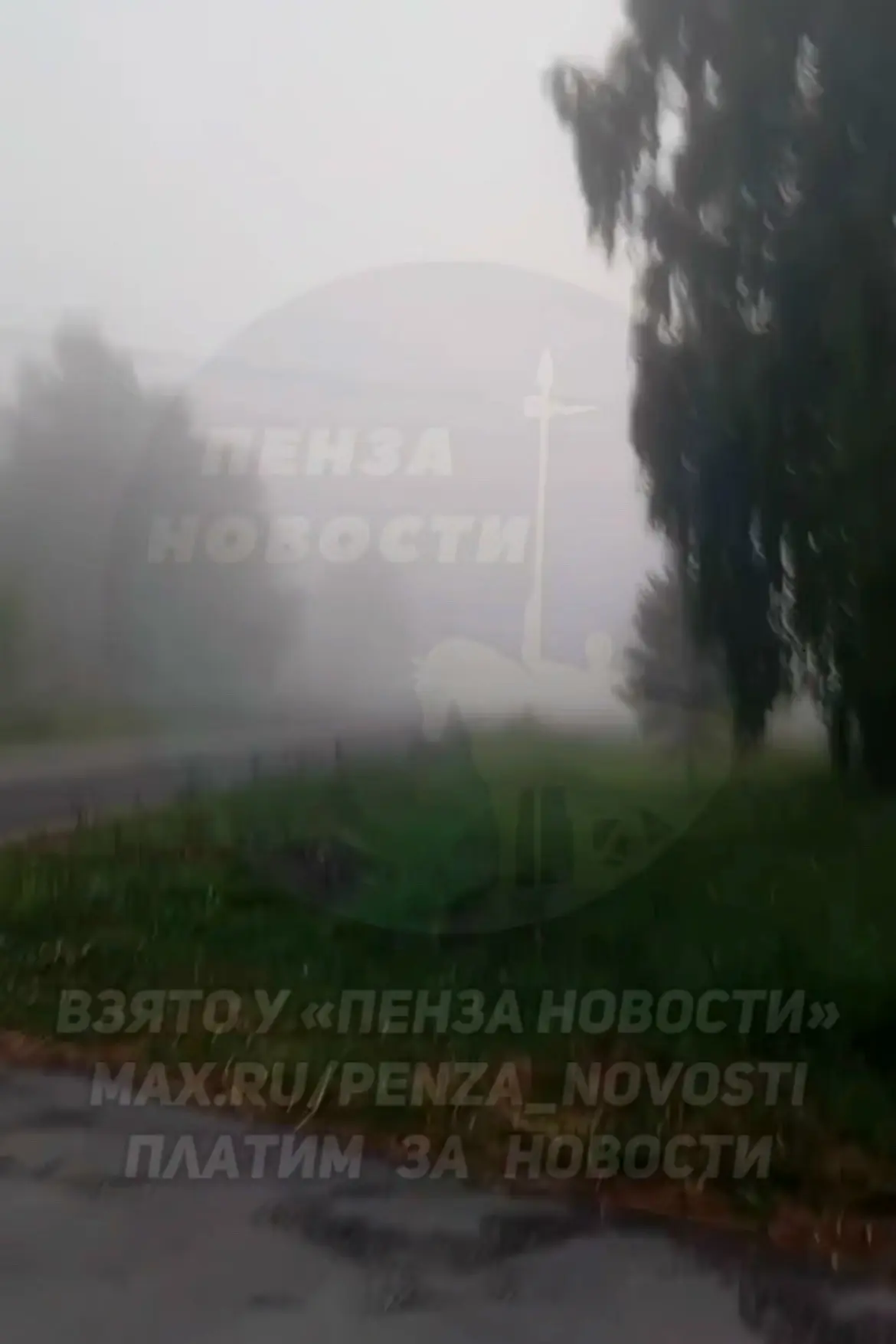 О густом тумане в Сосновоборске, предупредила пензенцев подписчица «Пенза Новости».

📍 Пенза
👉 Под