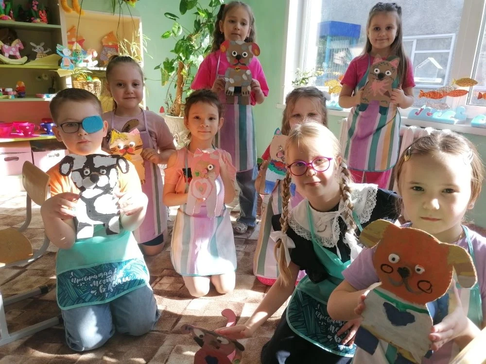 💫Представьте себе: обычный картон, который в руках талантливых ребят из творческой сту...