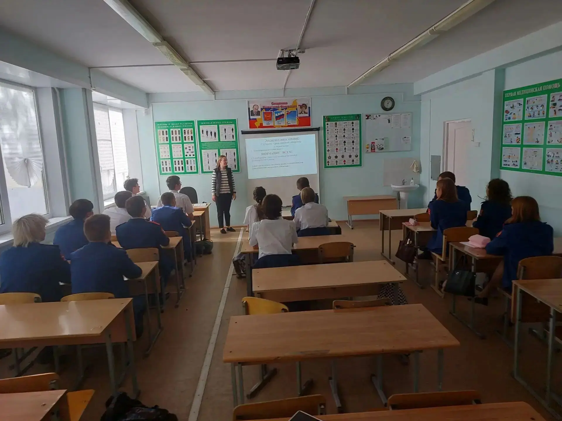 🇷🇺В нашей школе прошёл урок безопасности посвящённый Дню гражданской обороны.
