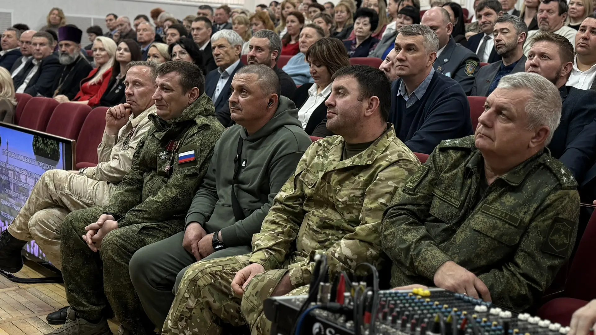 Сегодня состоялась отчетная сессия, на которой глава города  представил депутатам результаты работы 