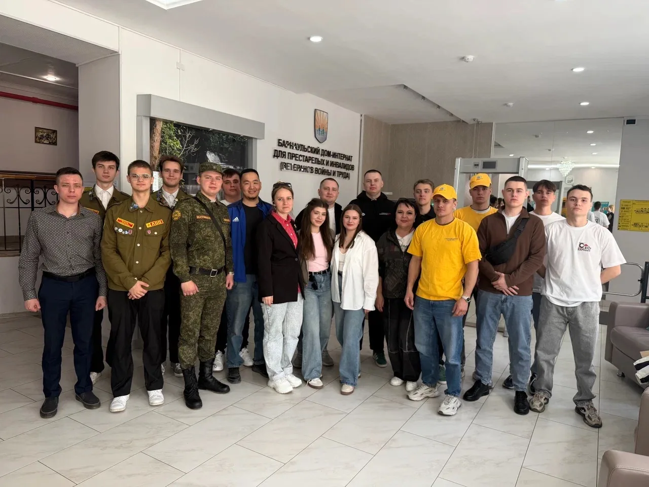 🎖️ Мы помним!  Студенты строительно-технологического факультета посетили Барнаульский дом-интернат д