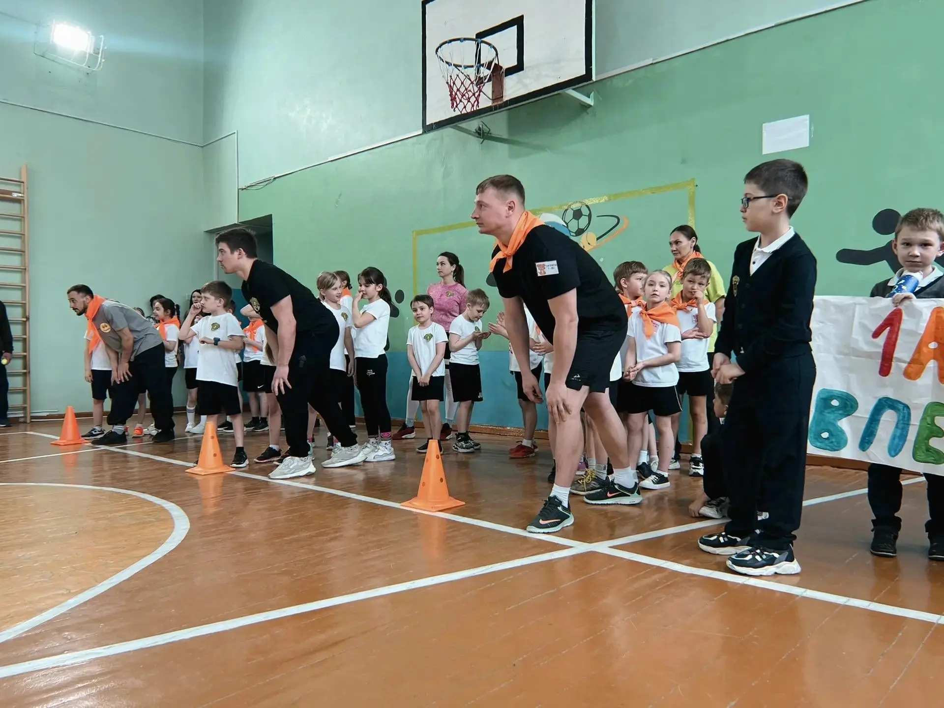 🏃‍♂🏃‍♀ Эстафета «Папа, мама, я — спортивная семья!» прошла в нашей школе!    Вчера в преддверии Дня 