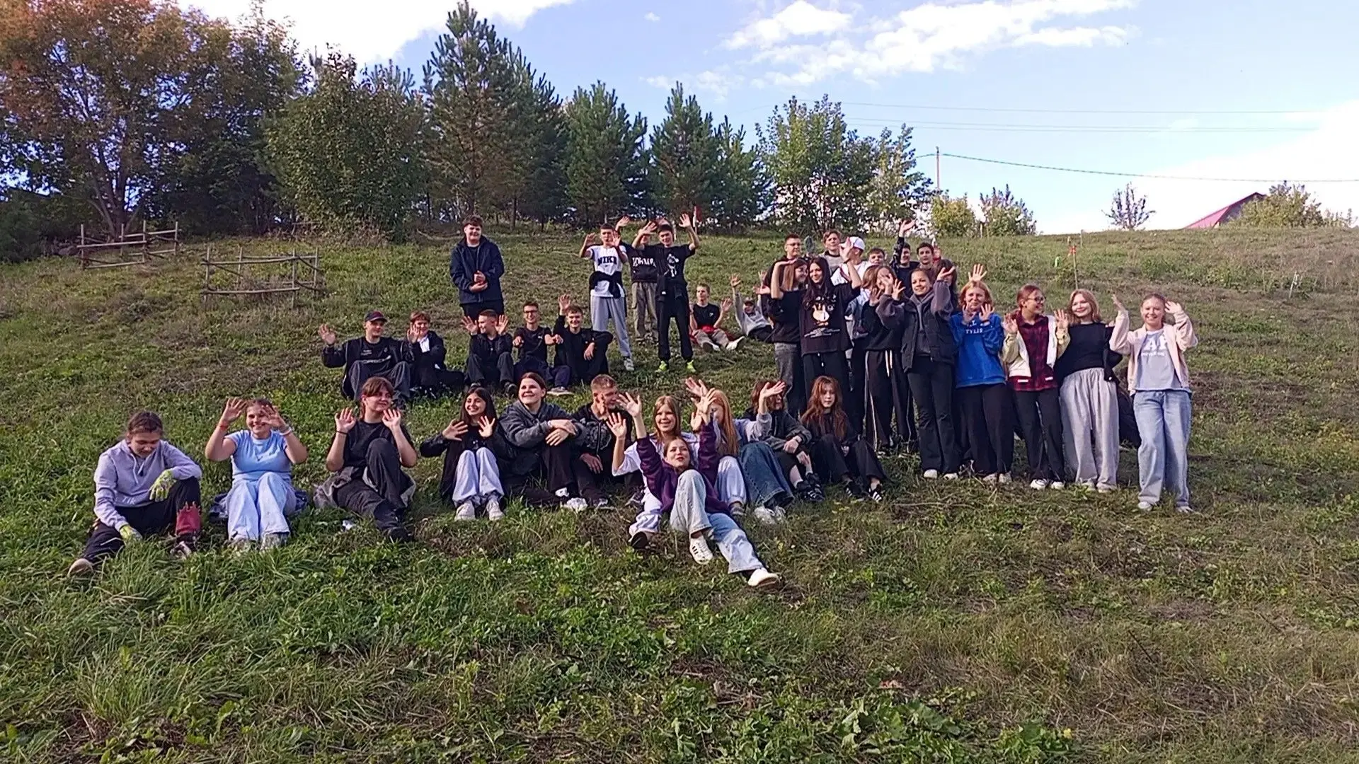 Чисто! 💪 Наша школа навела порядок в Ореховом парке!