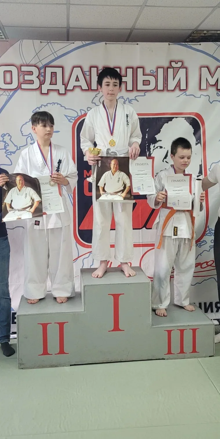 🎉 Гордимся нашим чемпионом! 🎉

🏆 Александр Андреев, ученик 5 «М» класса  показал настоящий боевой