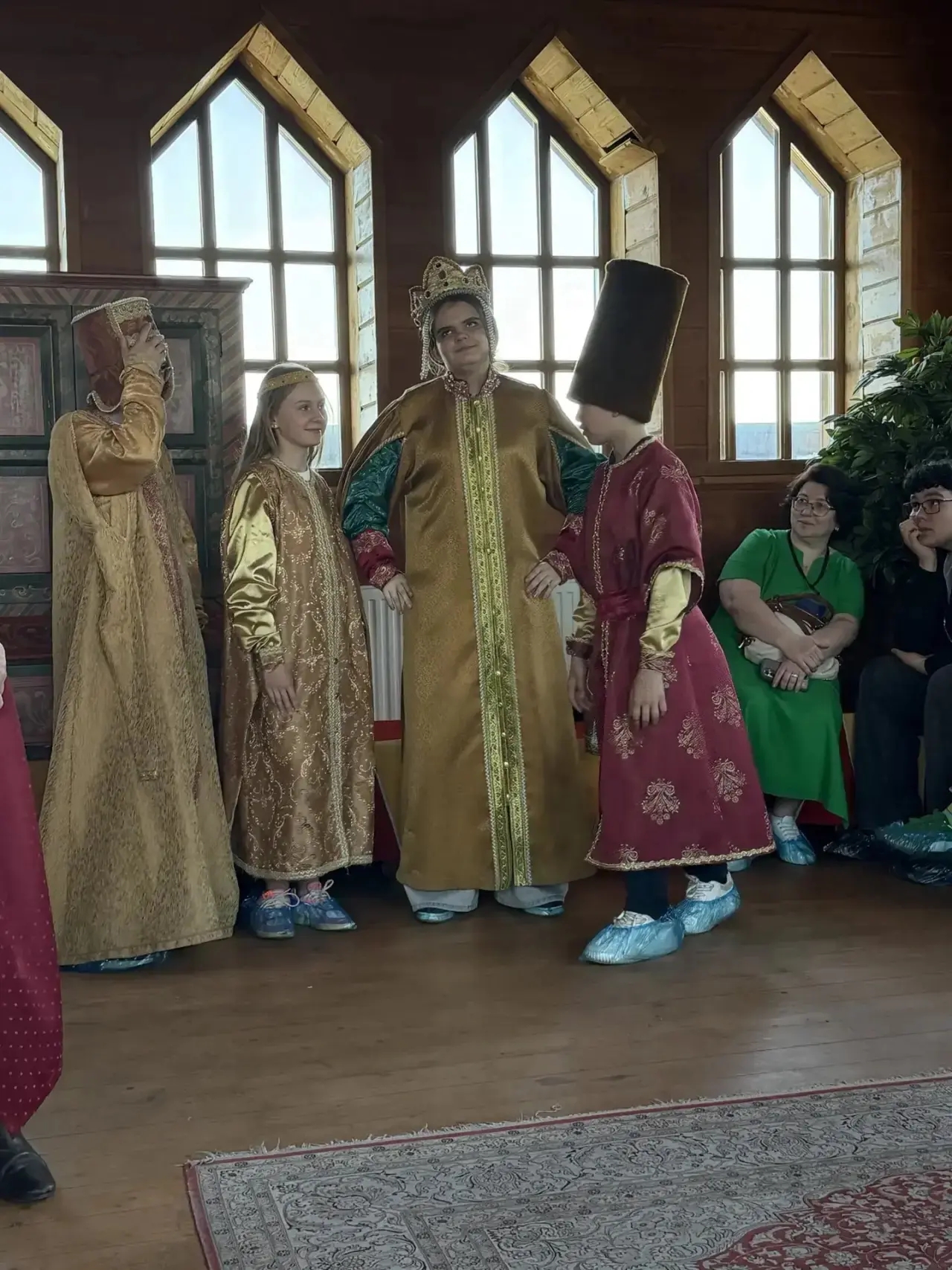 Один день по-царски 👑  😍 Сегодня ученики 7 класса «А» вместе с классным руководителем Ириной Викторо