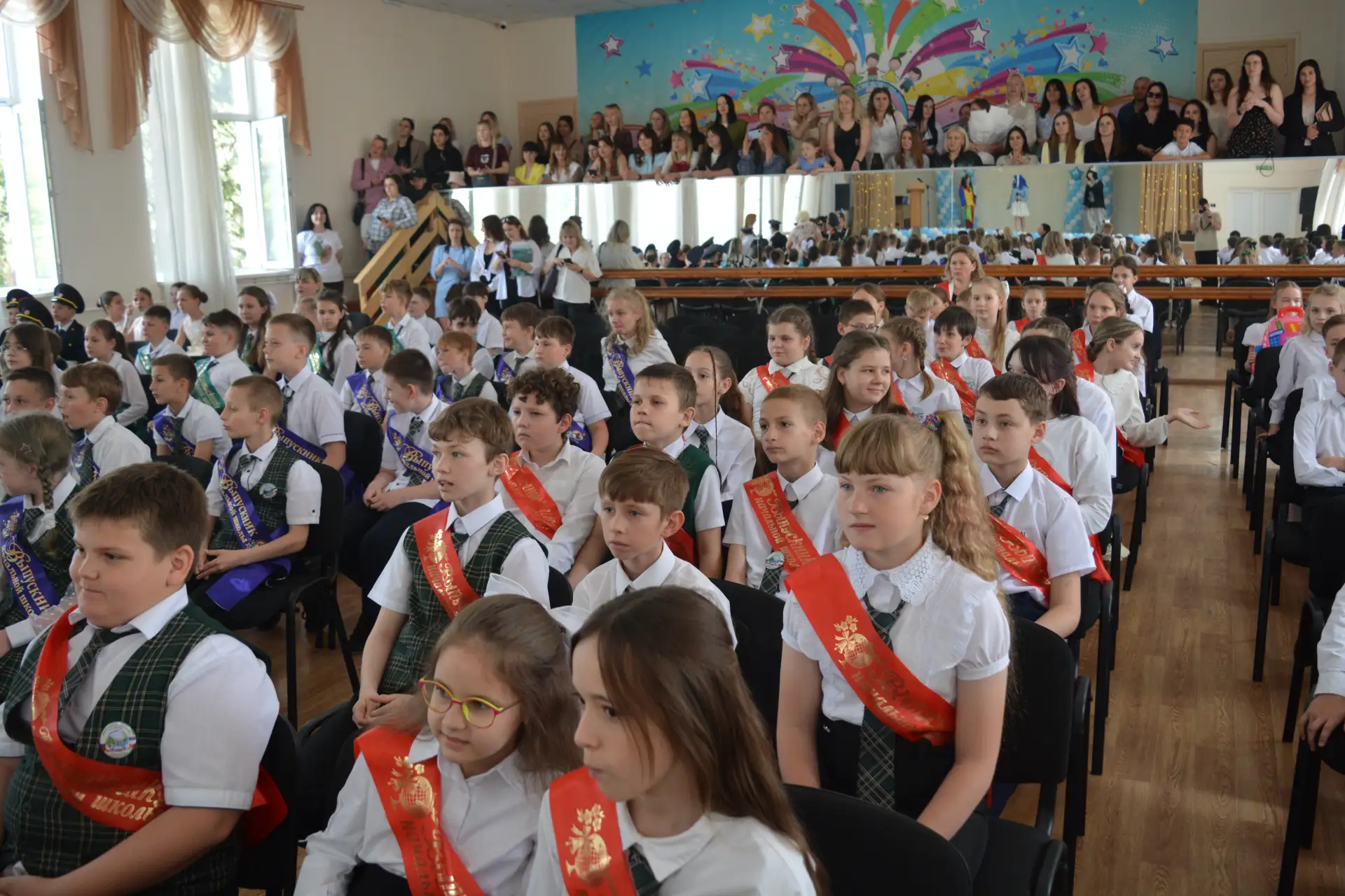 🎉 Выпускной в начальной школе: новый этап начинается! 🎉  Сегодня наши замечательные четвероклассники