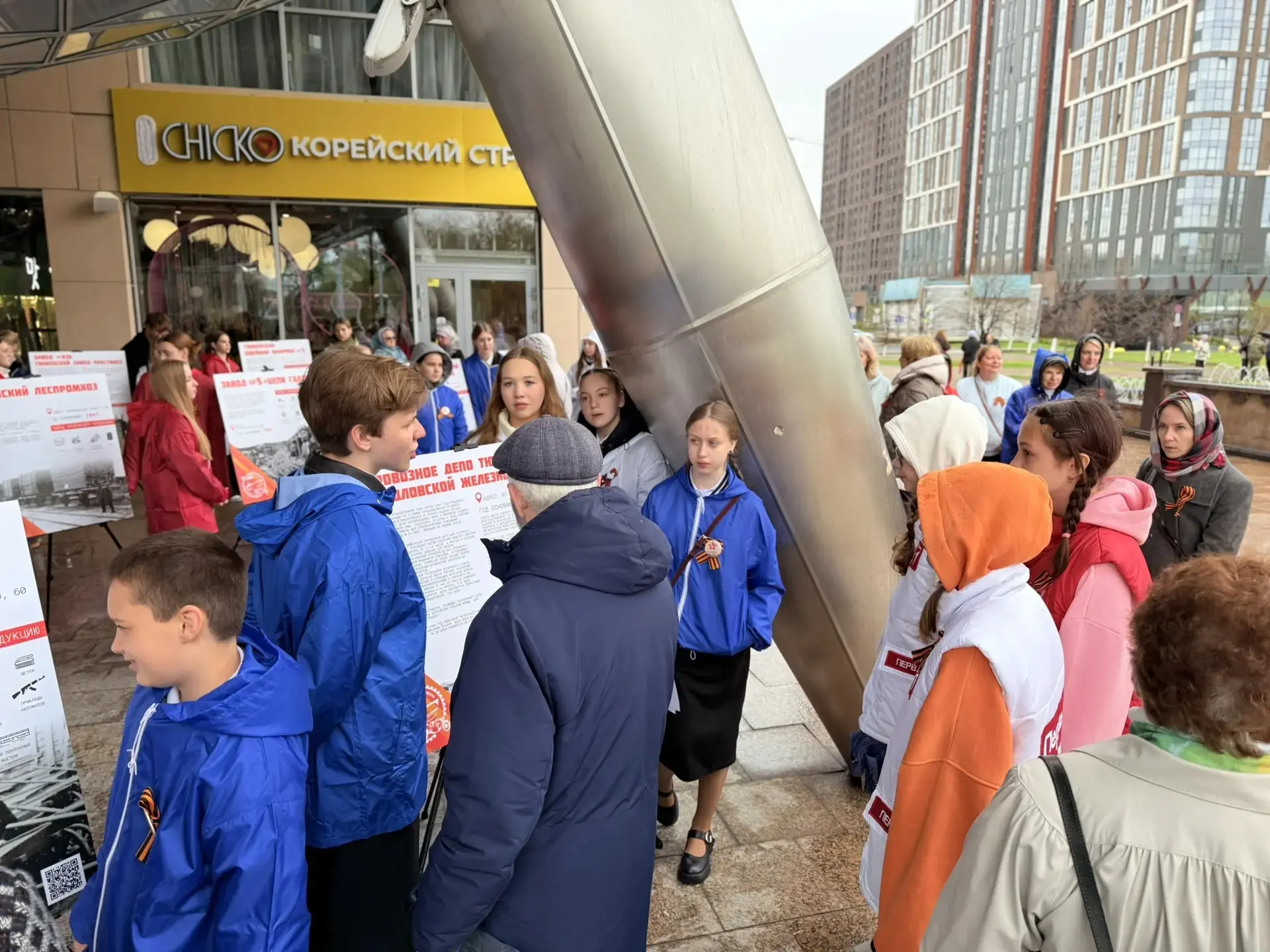 🇷🇺Сегодня педагоги и гимназисты приняли участие в митинге «Тюмень - город трудовой доблести». Это со