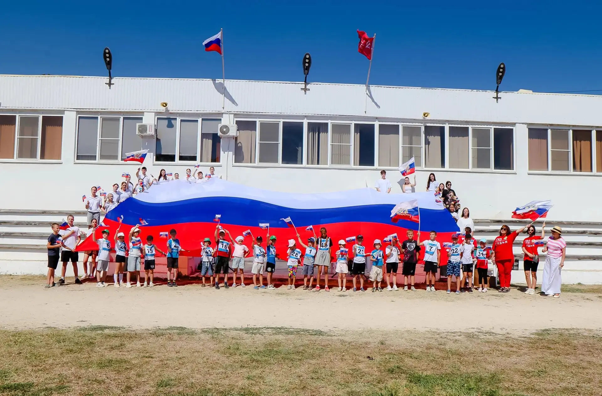 🇷🇺💯🏆Ко Дню флага России волонтеры молодежного отдела Дома культуры «Юность» стали ч...