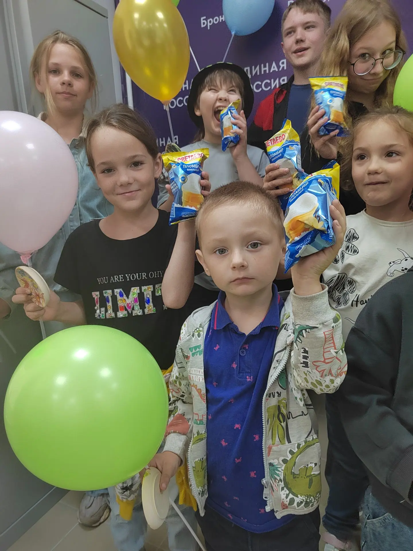 В День защиты детей в общественной приёмной партии «Единая Россия» собрались ребята из ...