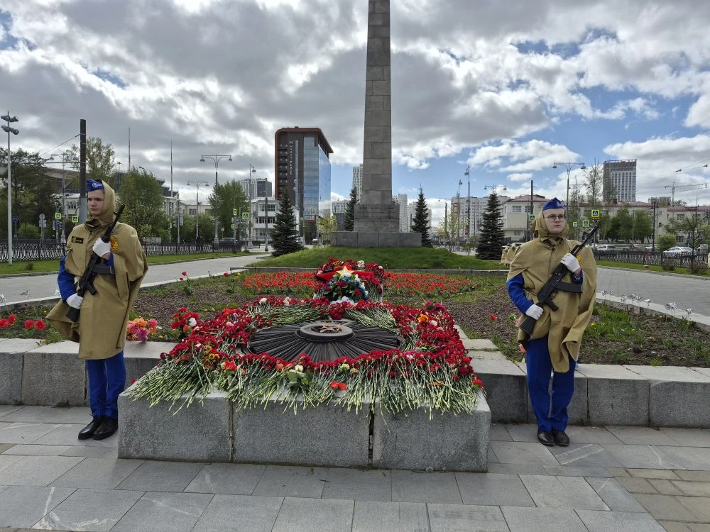 🎖🎖🎖 Пост №1  🎖Сегодня отряд " Патриот" нёс вахту памяти у Вечного огня.  🎖В этом году патриотическая