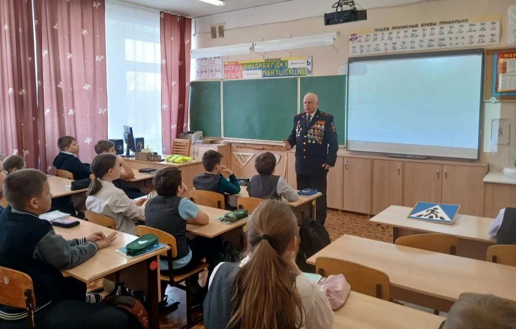 🚦 26 февраля в нашей школе прошла важная и познавательная встреча. Начальник отделения пропаганды бе