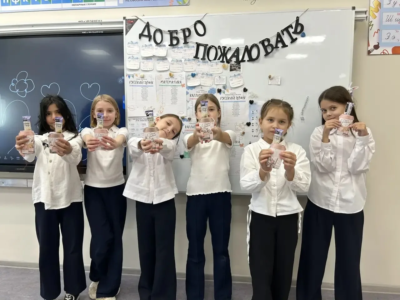 Сегодня, в честь Дня учителя, «Клуб самоуправления» от лица обучающихся 3 «Б» класса по...