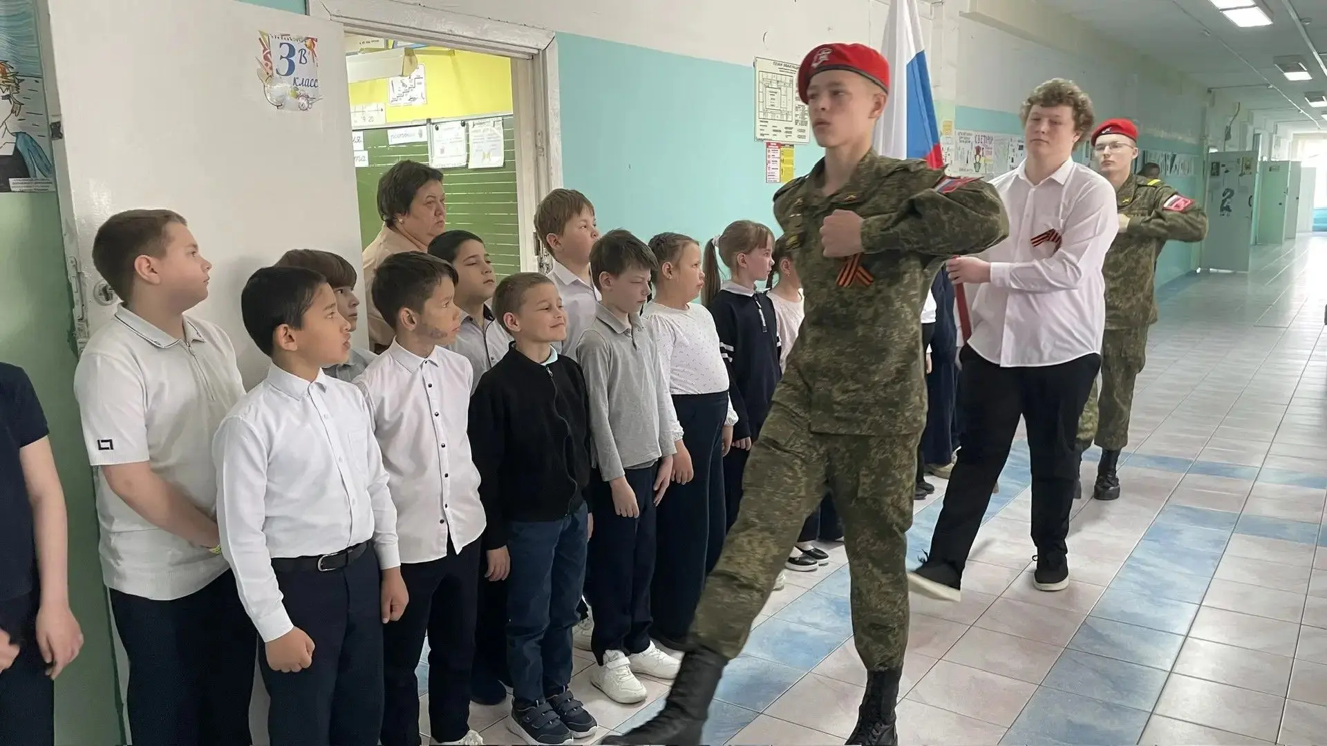🇷🇺27 апреля в Белоярской школе №1 прошла традиционная торжественная линейка, посвящён...
