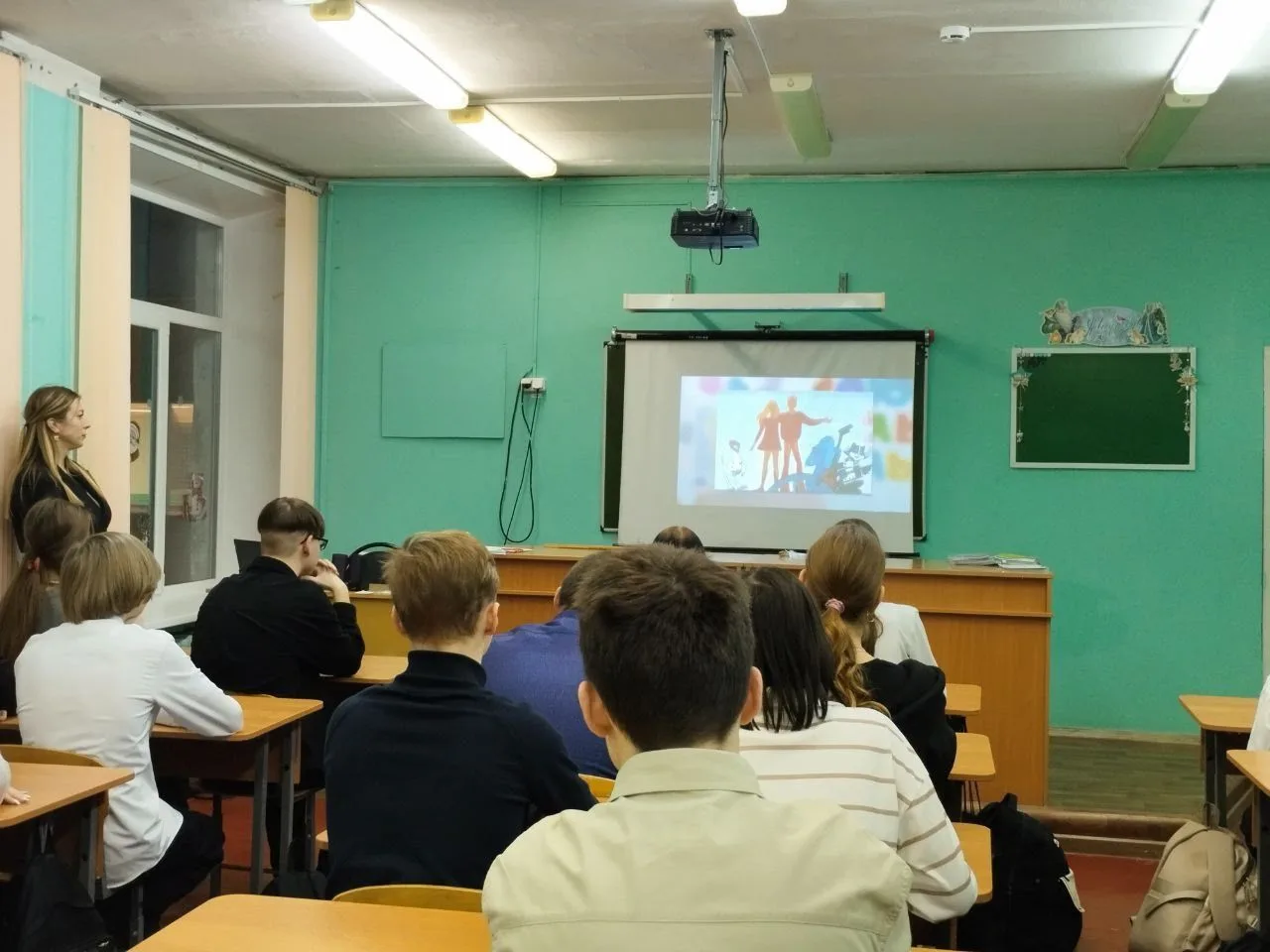12 января, первый учебный день третьей четверти начался с поднятия Флага и исполнения Гимна Российск