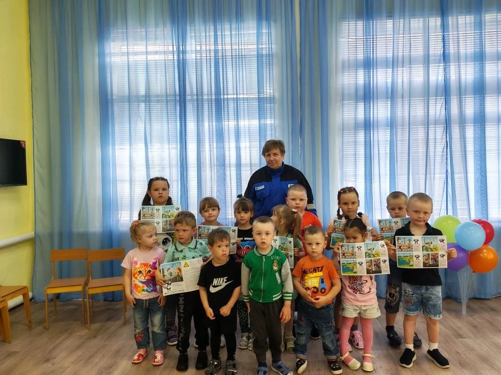 Специалист ОТ "РОССЕТИ Урал":Елена Евгеньевна посетила наш детский сад и провела заняти...