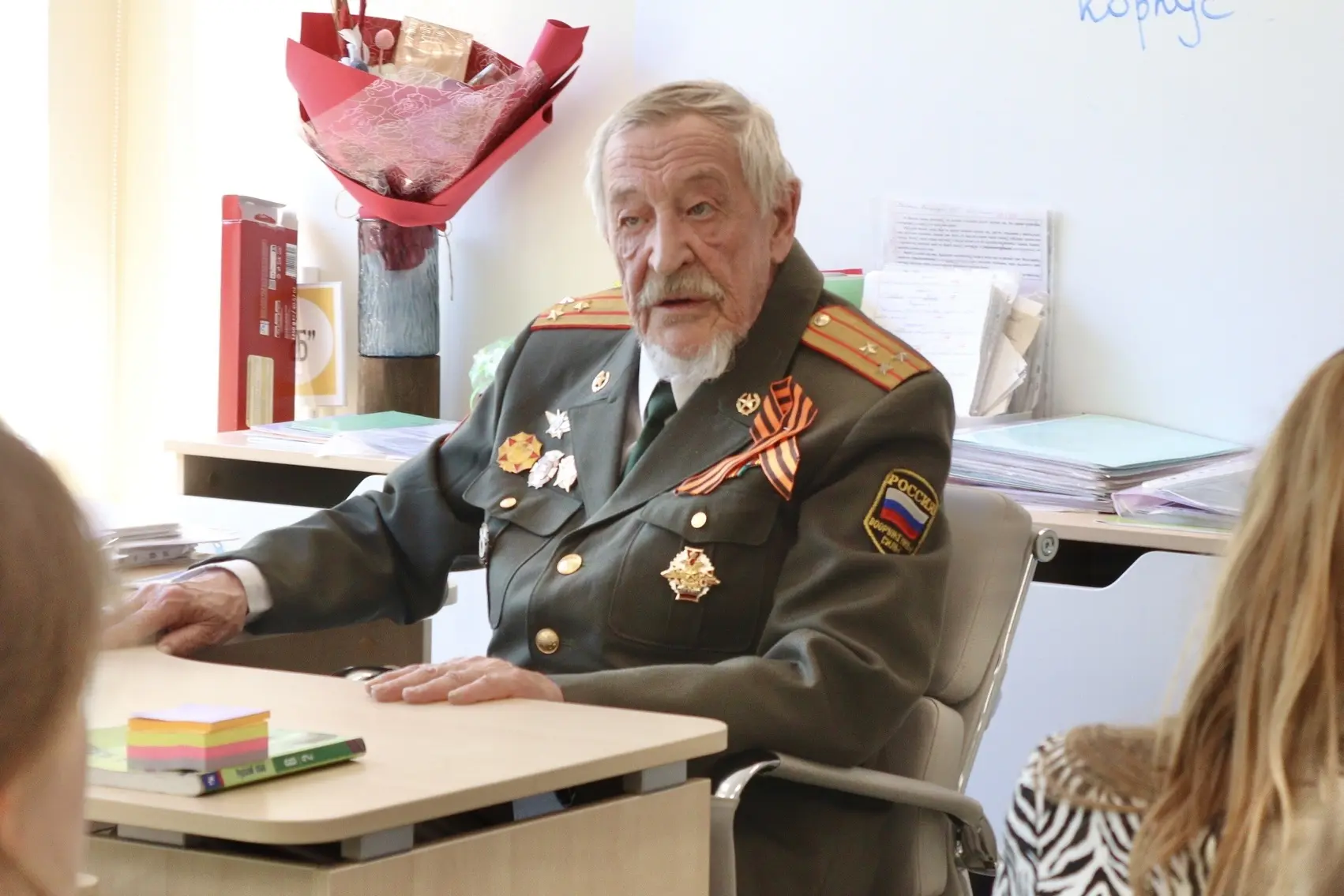 🪖 Мужество, правда и память  Накануне Дня Победы в наших классах прошли уроки мужества, посвящённые 