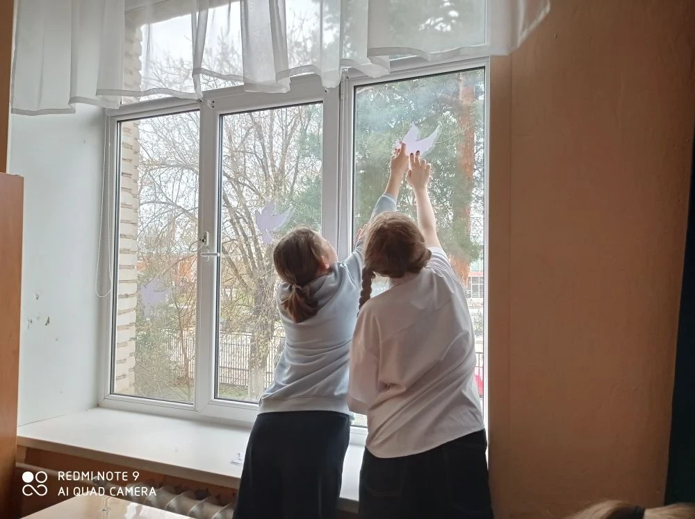 🎗️ Окна Победы: наша память — в каждой детали 🕊️  С 20 апреля наша школа присоединилась к Всероссийс