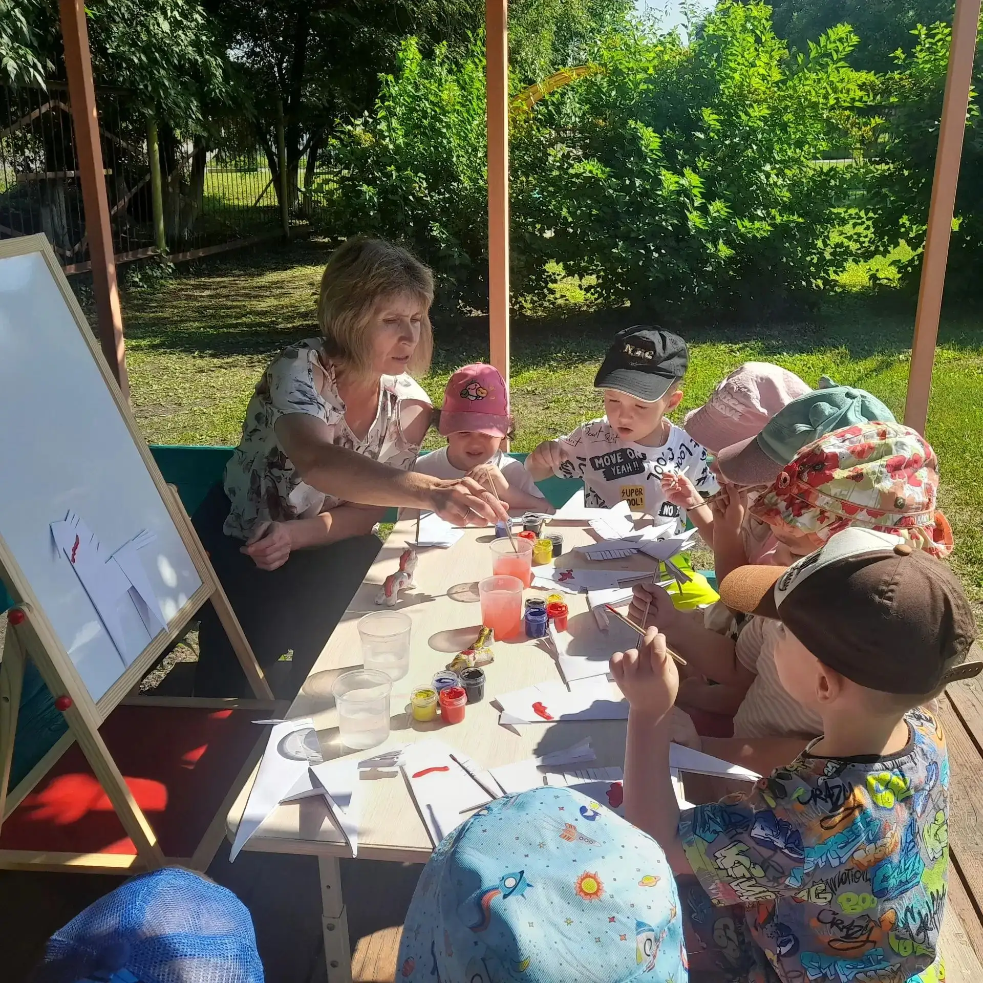 Когда дети творят вместе — рождается единство! 🤝 

🌼Сегодня мы провели мастер-класс «Руками детей 