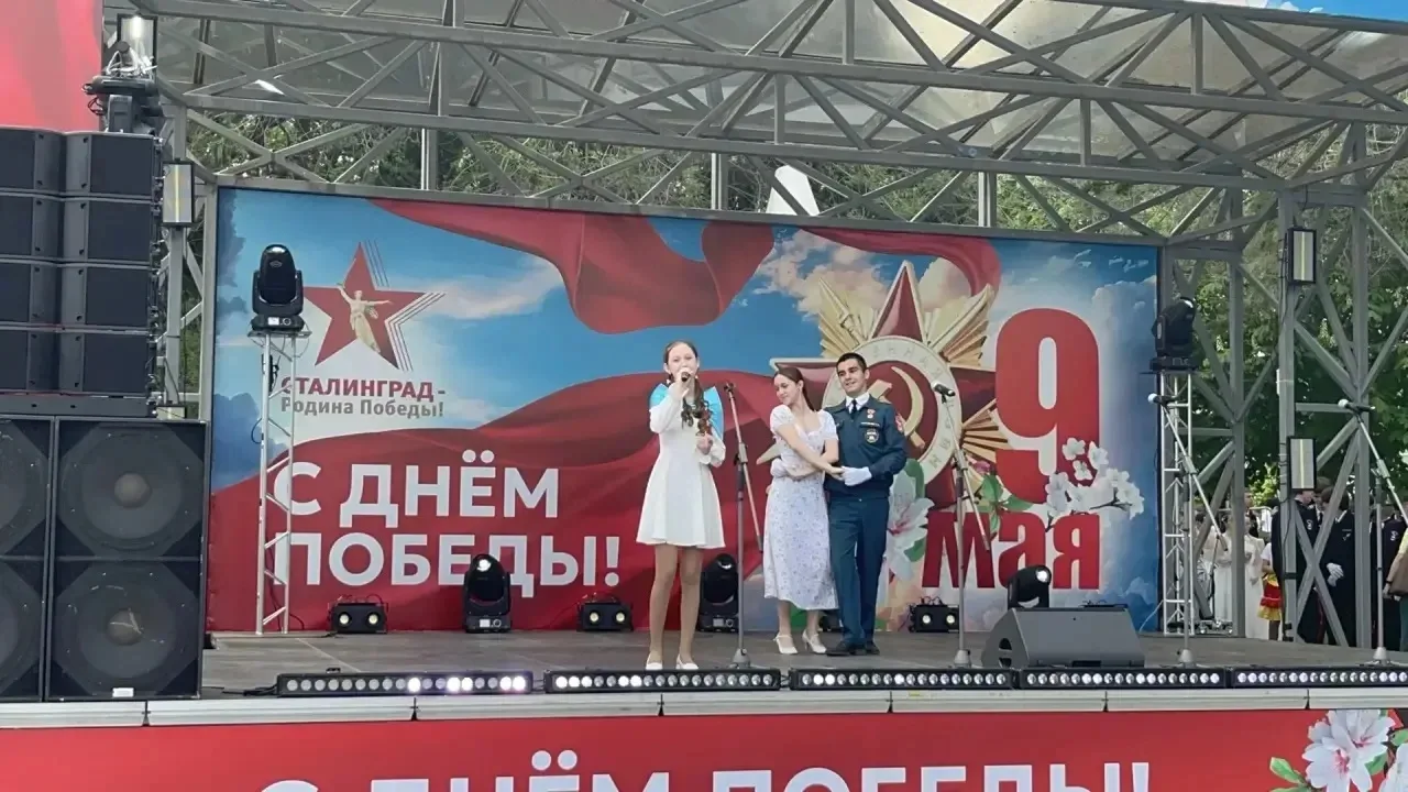 9 мая на сцене набережной прошёл трогательный и торжественный концерт, посвящённый Дню Победы. В мер