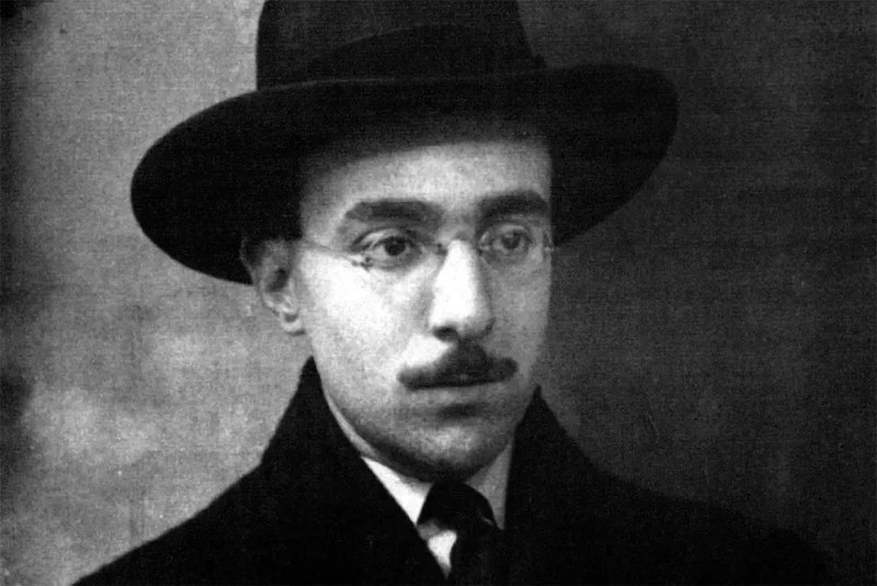 Ни одного настоящего друга — только знакомые, которым я кажусь приятным; им, возможно, ...