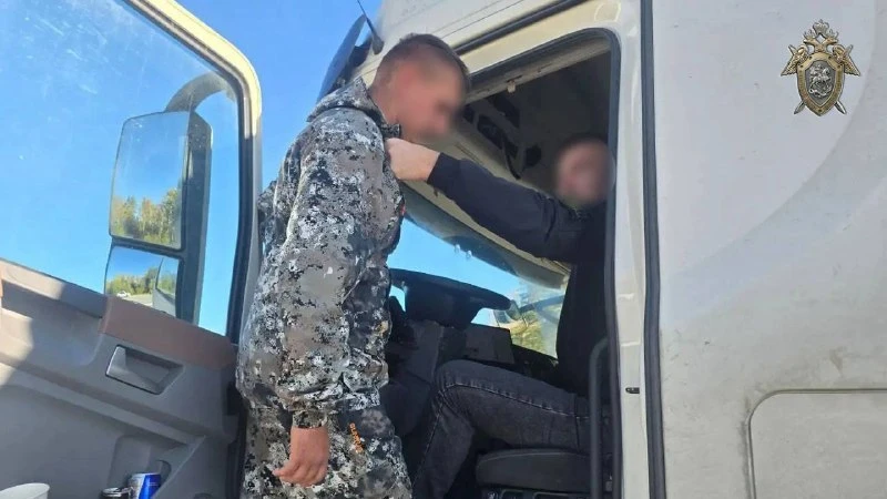 На трассе Амур 49-летний иностранец напал на инспектора ДПС во время проверки документо...