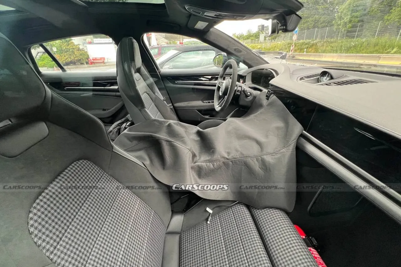 ‼️🚘
 Porsche может полностью отказаться от кнопок в Panamera
На тестах заметили обновленную Panamer