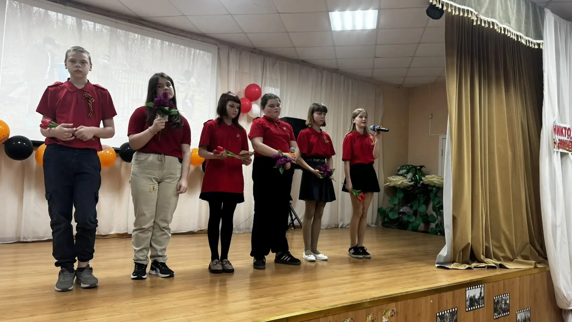 В память о подвиге в нашей школе прошел концерт, посвящённый Дню Победы!