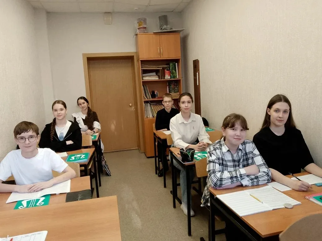 4 мая преподавателем Гараевой Э. Ш. был проведен урок памяти с учащимися 7 класса, посв...