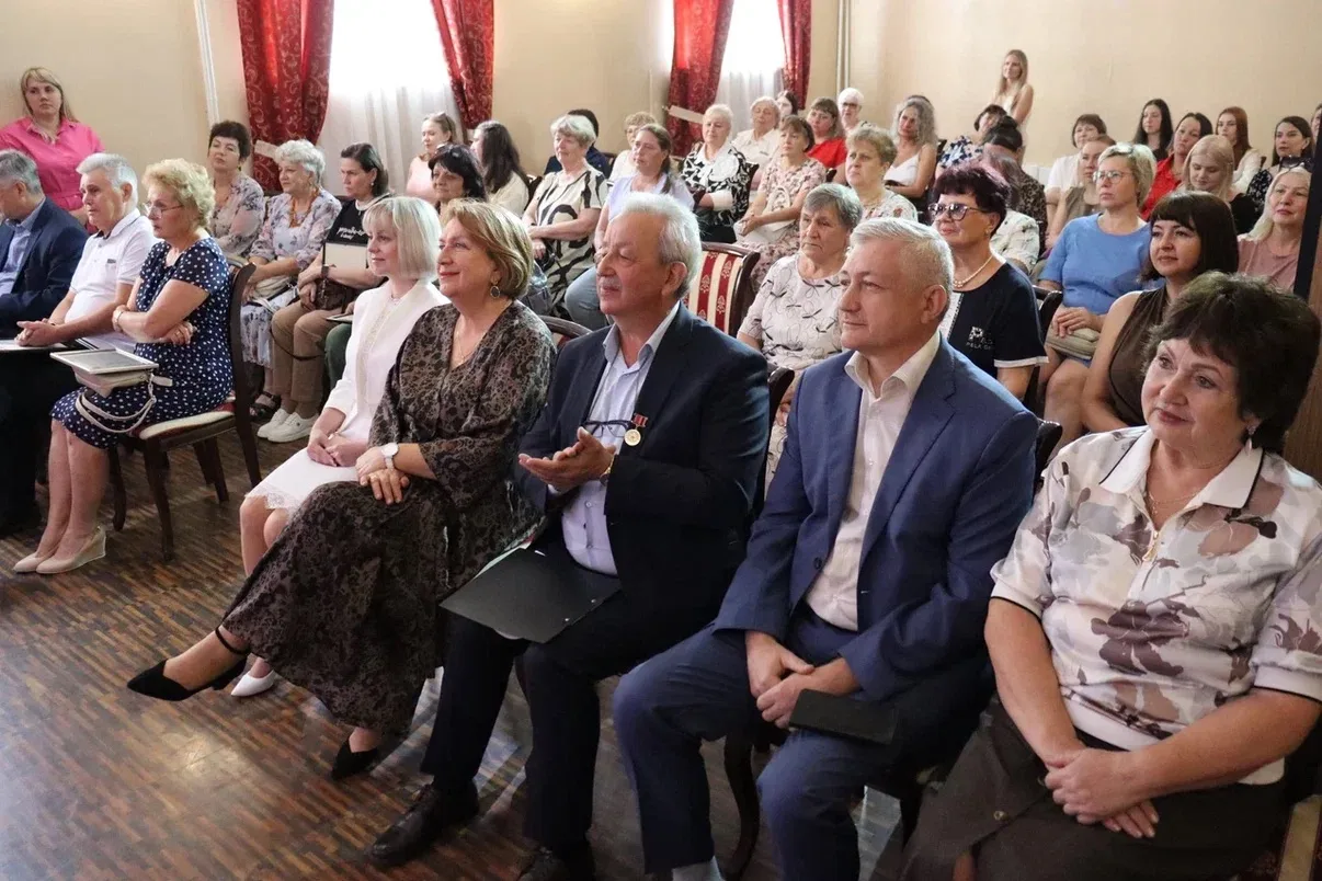 🎉Торжественный прием ко Дню медицинского работника прошел в Калтанском городском округе 

С професс
