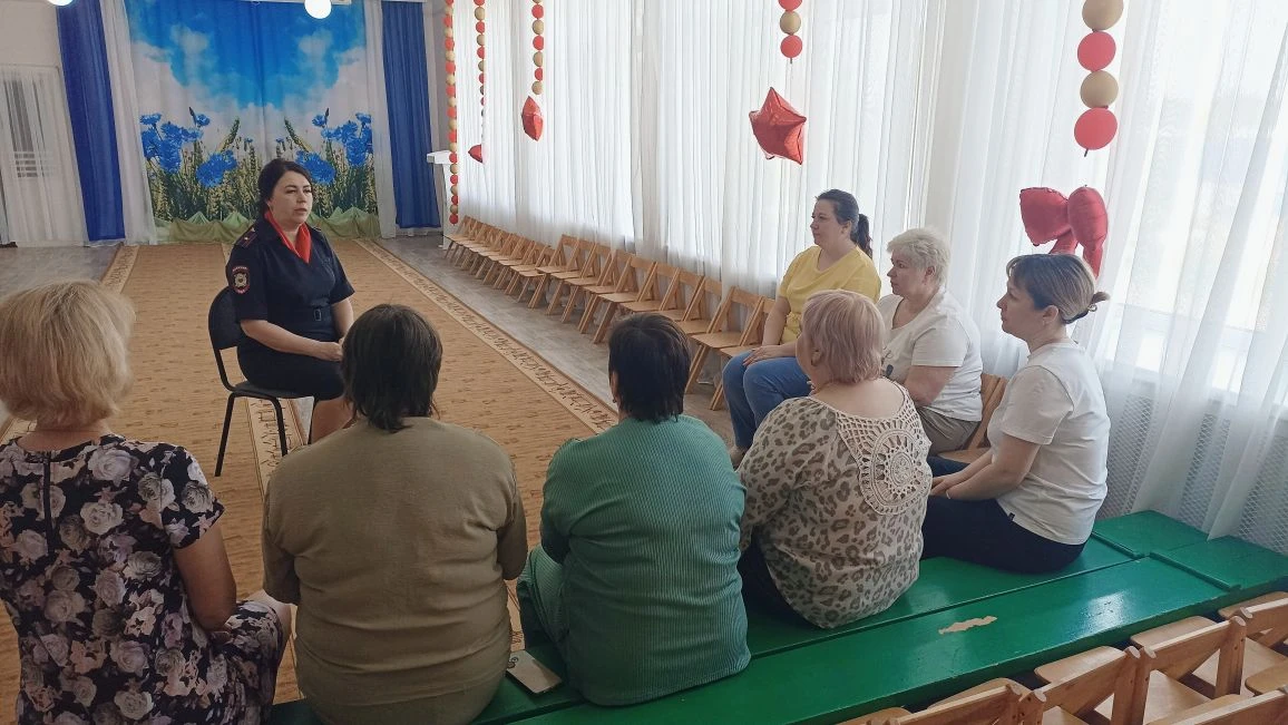 ✅Сегодня на базе нашего детского сада состоялся познавательный семинар для педагогов на тему: "Профи