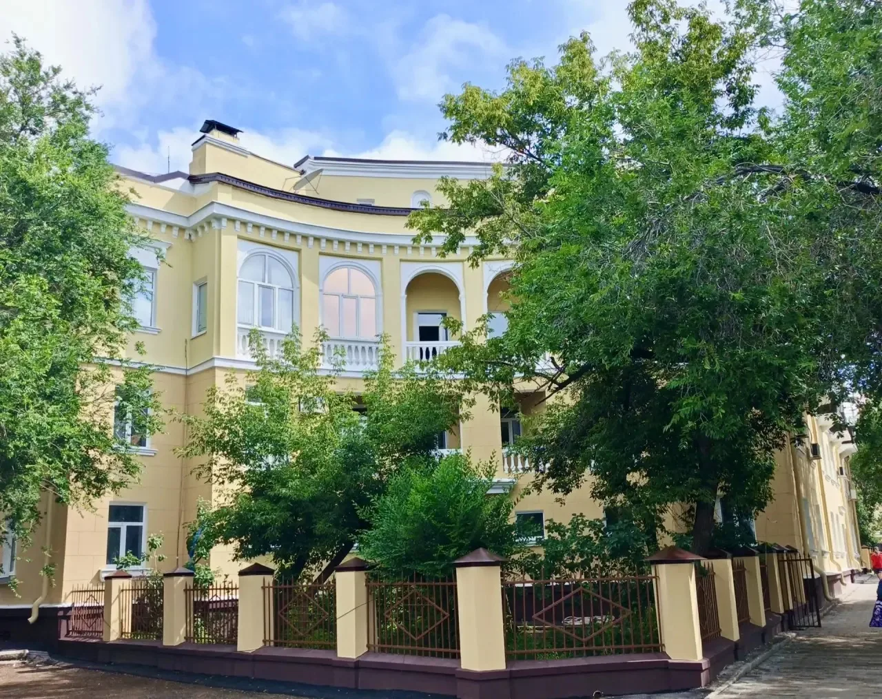 ❗️В Оренбуржье с начала года по программе капремонта обновили 119 многоквартирных домов

🔹В Оренбур