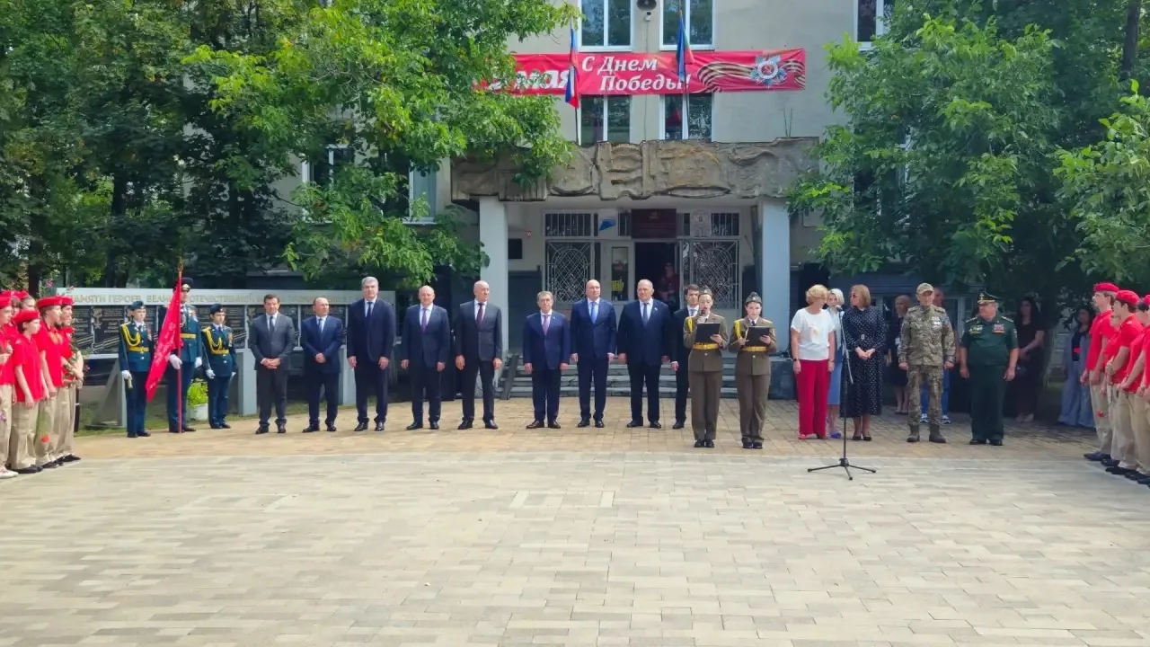 В Черкесске дан торжественный старт городской патриотической акции «Часовой у Знамени П...