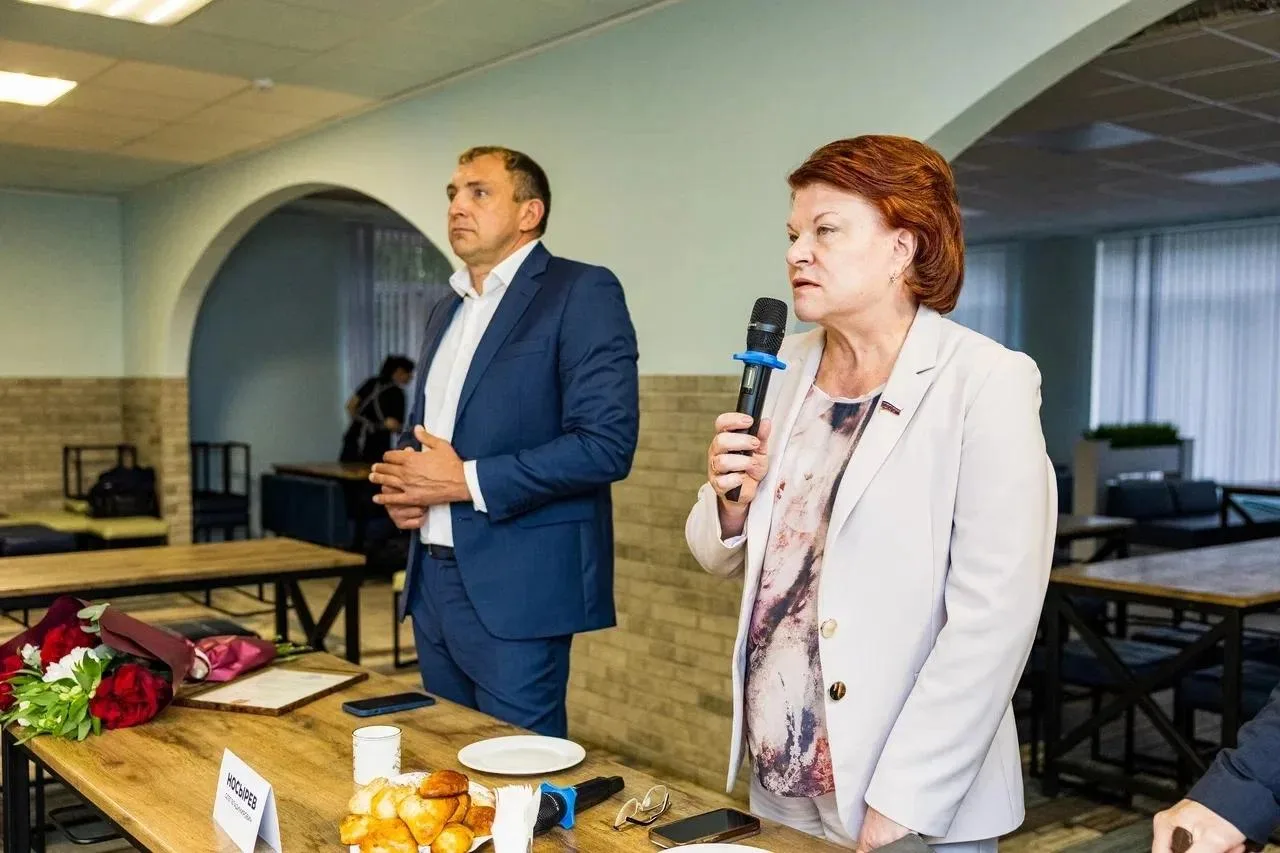 👥Накануне в 56-й школе Калининграда депутат Госдумы РФ Марина Оргеева вместе с Героем ...