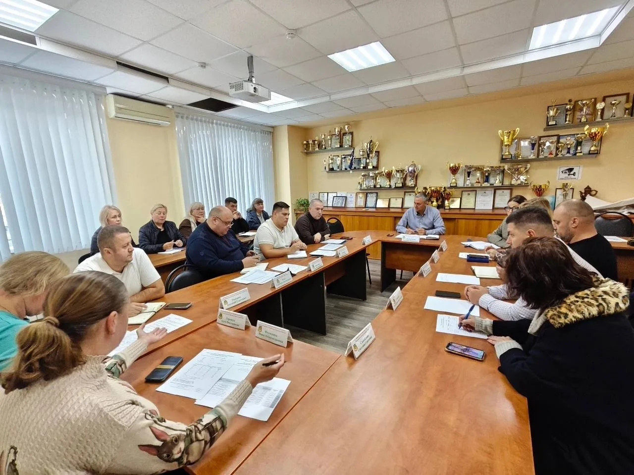 🏠 В Тёплом Стане усилят контроль за ремонтом подъездов
