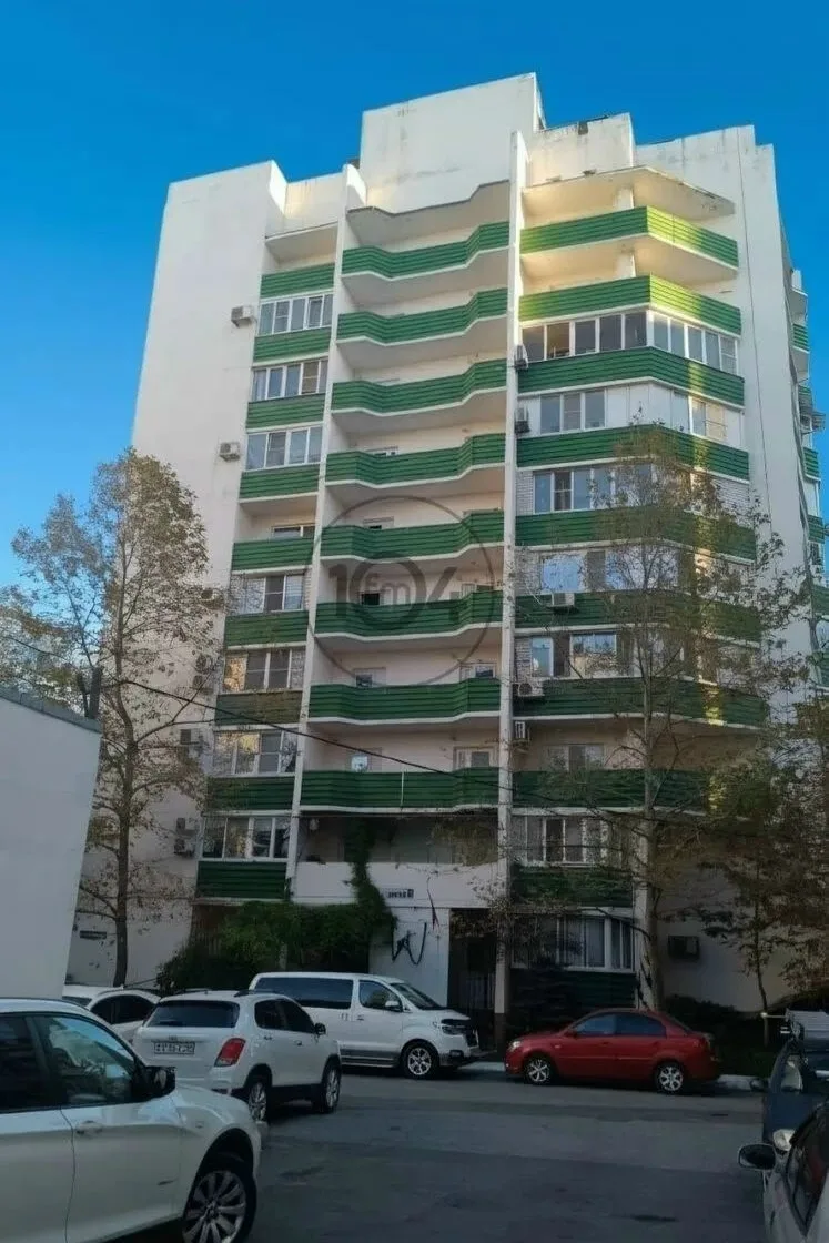 В Новороссийске ищут двух парней, которые в разгар атаки беспилотников спасли жилой дом...