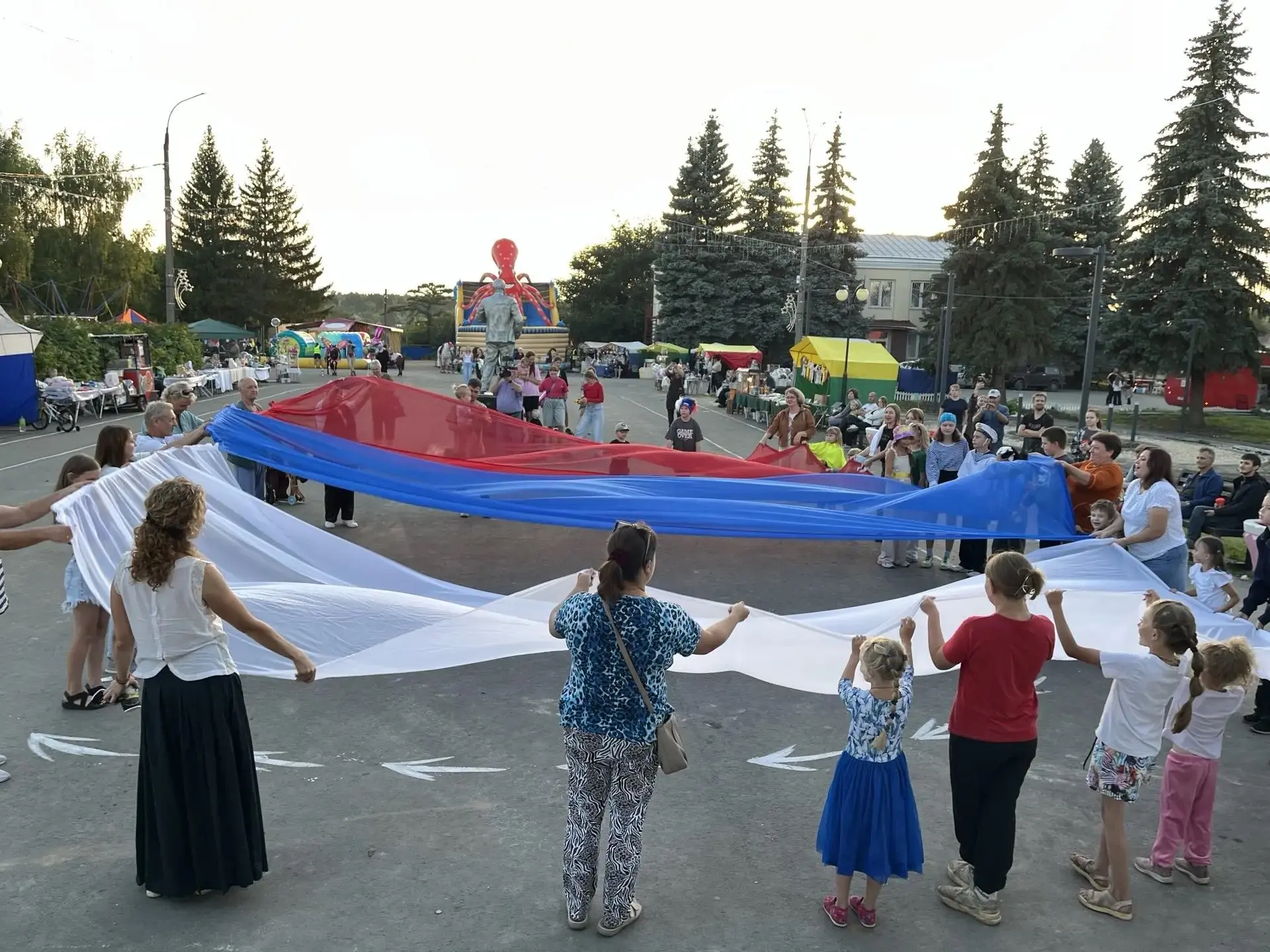☀️Дневная праздничная программа подошла к концу, но мероприятия от Дома культуры на это...