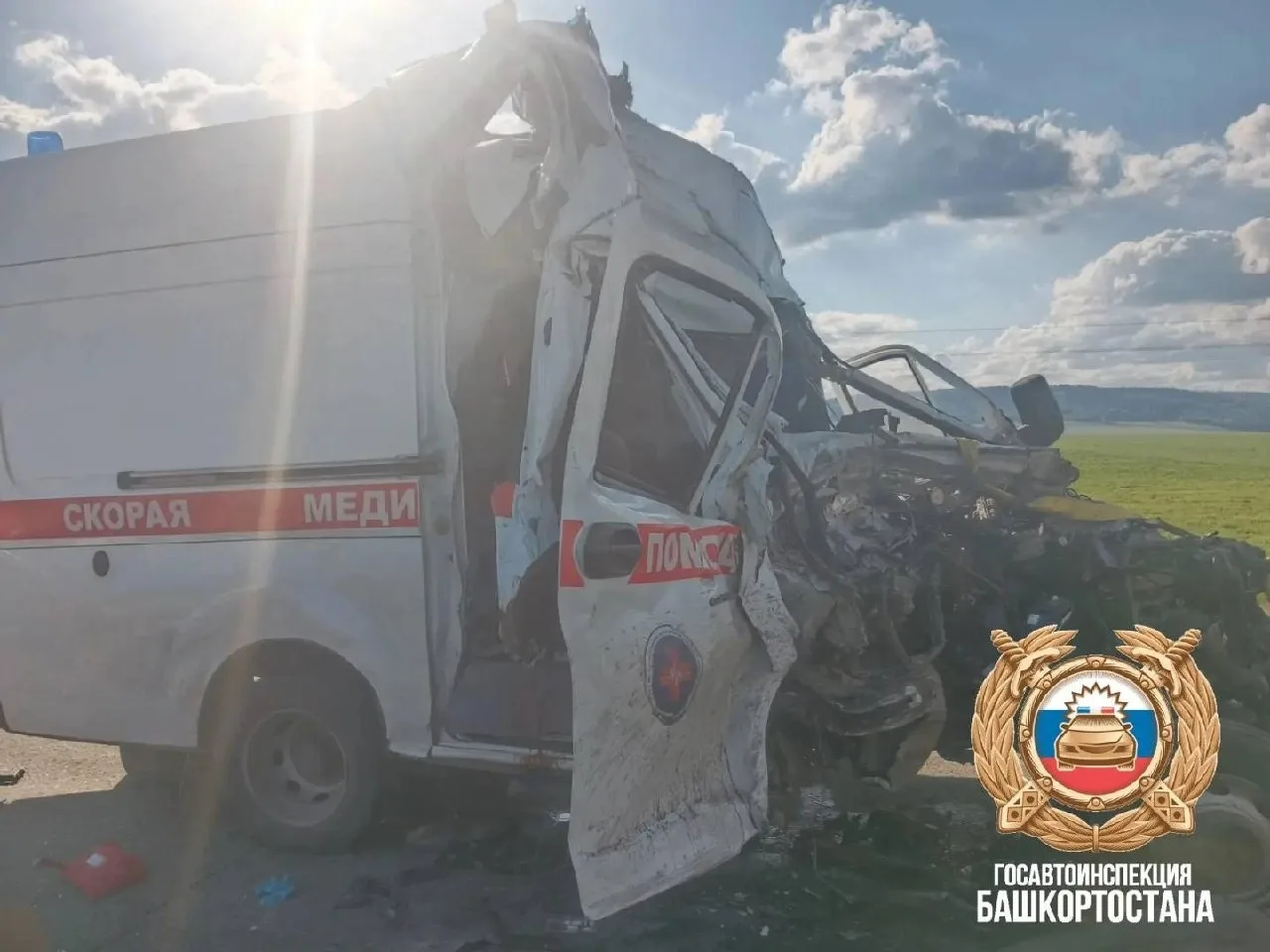 Два медика и 20-летняя девушка погибли в ДТП со скорой в Башкирии 
 
Авария произошла на 80-м км дор