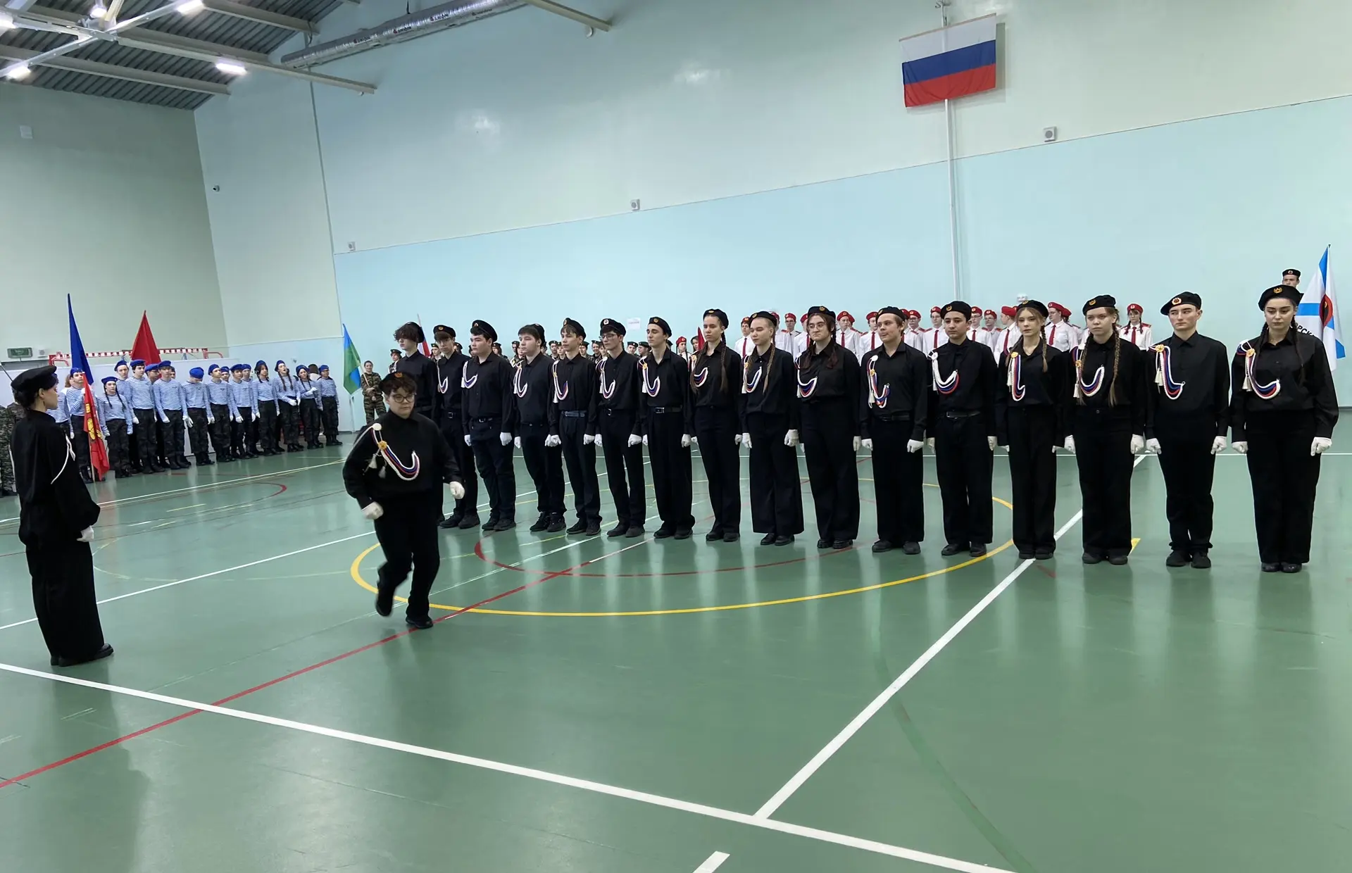 9 классы как на подбор! Уже по-настоящему. И зрители в охотку!