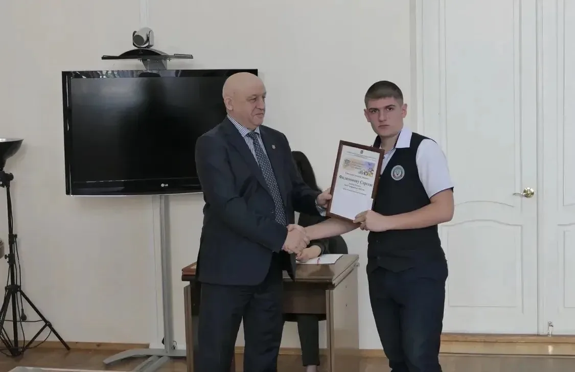 🏆 Награждение обучающихся нашей школы  6 апреля на расширенной планёрке в администрации Бобровского 