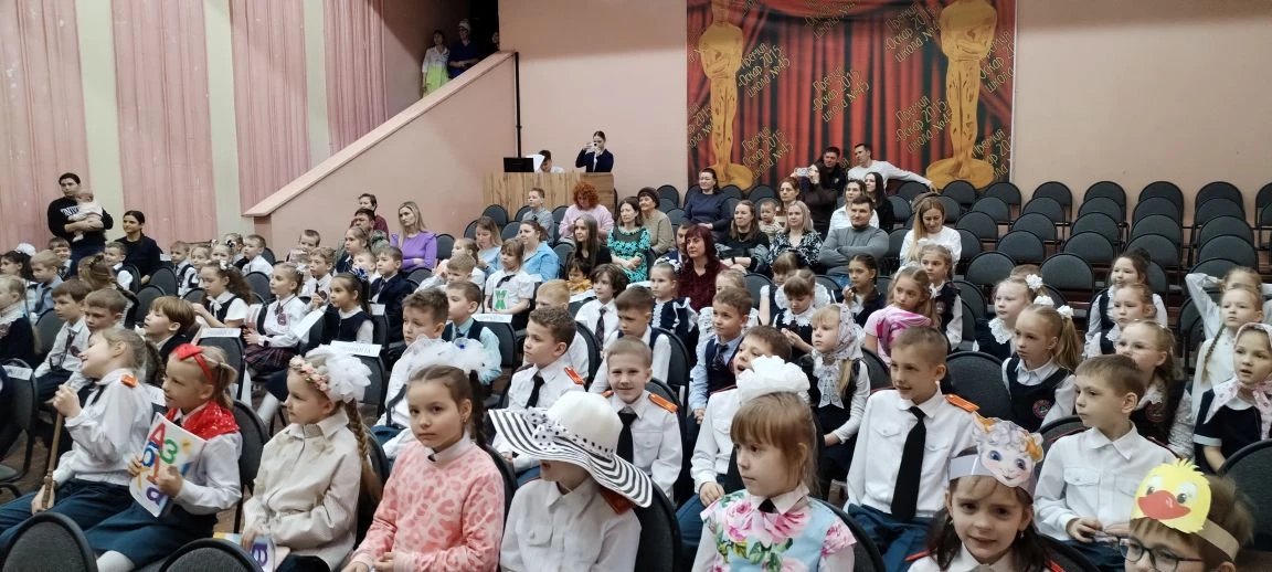 Прощай, Азбука!   Сегодня в нашей школе прошёл трогательный праздник «Прощание с азбукой». Это событ