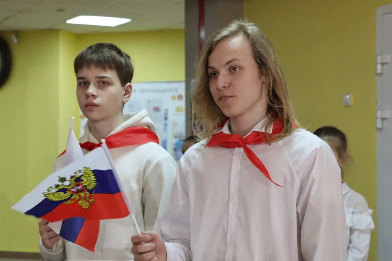 🙌 Праздник на 5+ Сегодня, 24 активисты Движения Первых провели праздник для жителей микрорайона к Го