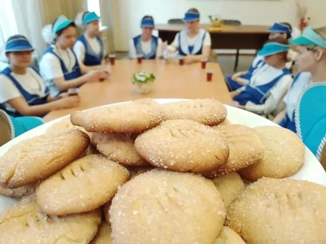 ✨ На летних каникулах в школе ещё вкуснее 
 
🍪 В Кадетской школе государственных воспитанниц Первог