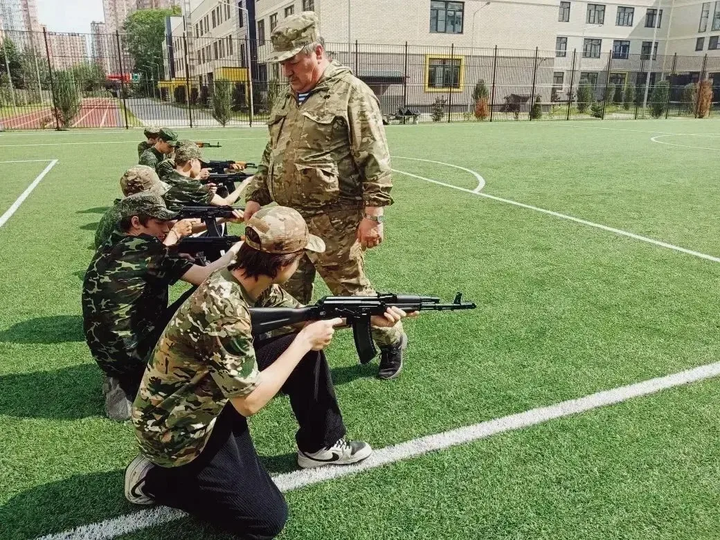 Военные сборы 🪖

Для учащихся 10-х классов неделя прошла под знаком практических занятий по начальн