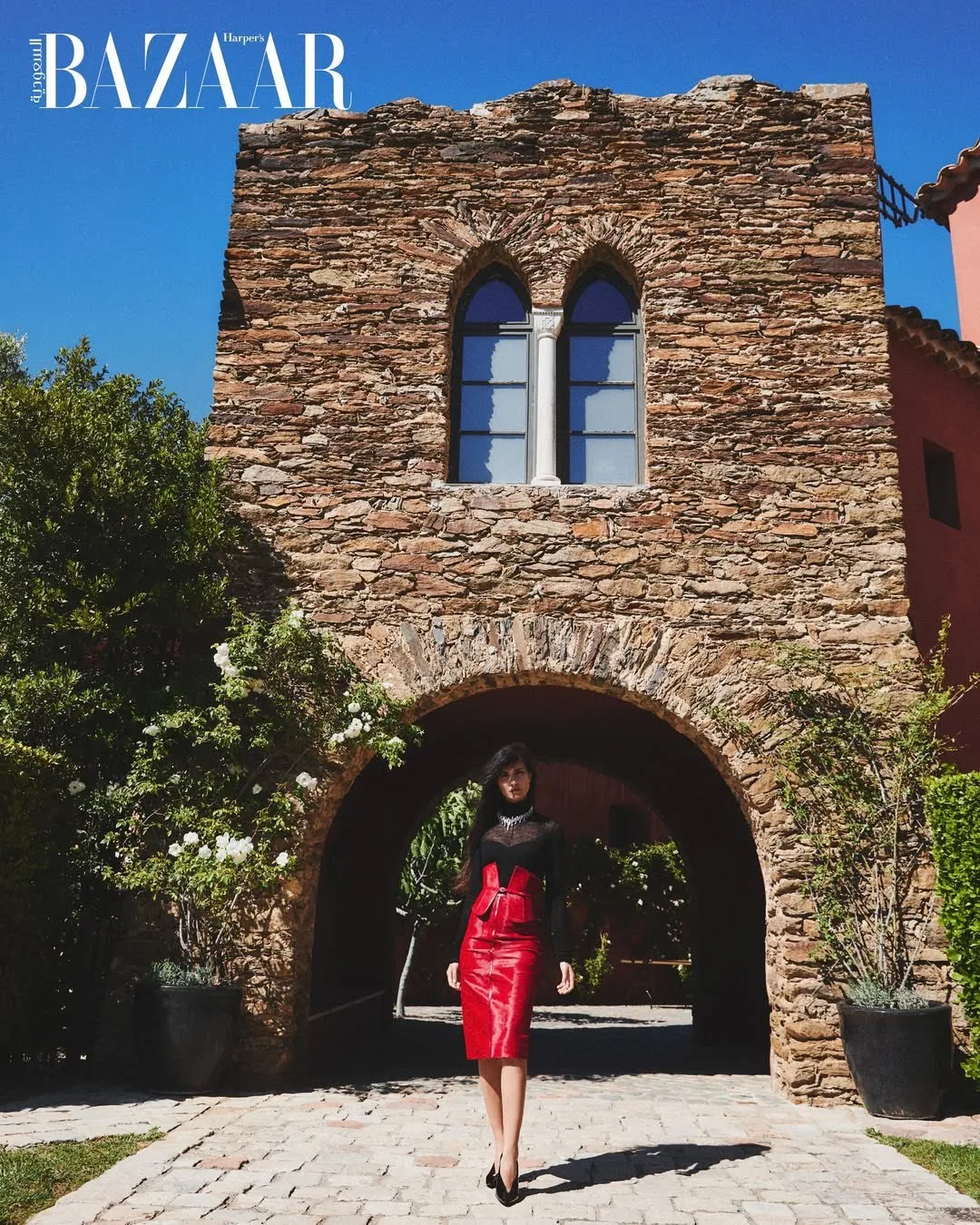 🥀🌿 Туба Бюйюкюстюн для журнала «Harper's Bazaar Arabia»... 

#TubaBüyüküstün #ТубаБюйюкюстюн