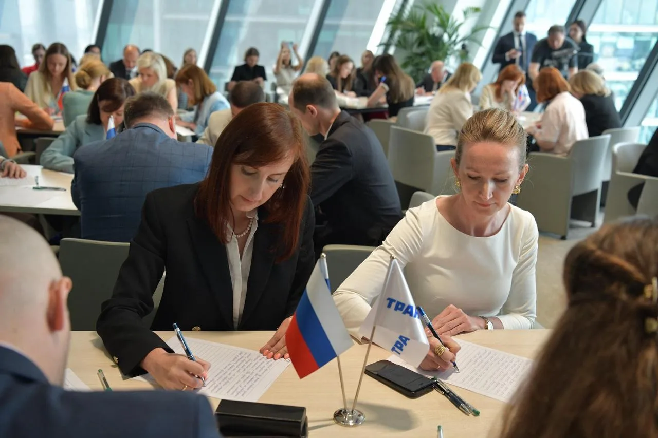 В Москве прошел корпоративный диктант вокруг происхождения слова «Россия», языкового и многонационал