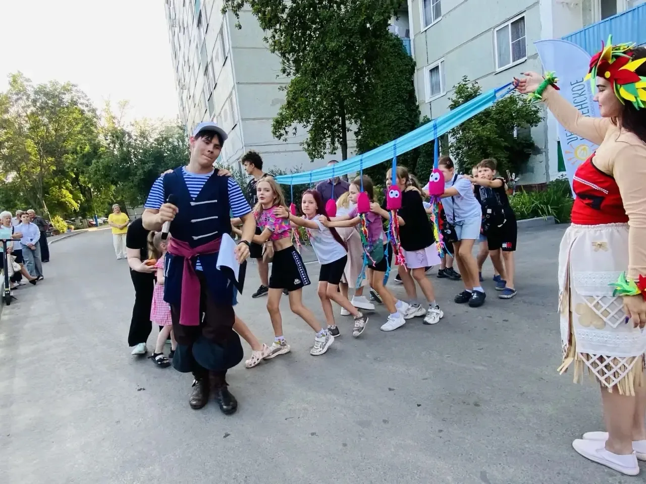 «День двора» на Калинина: как пензенский вечер наполнился музыкой и добрососедством ☀️🎶

24 июля, д