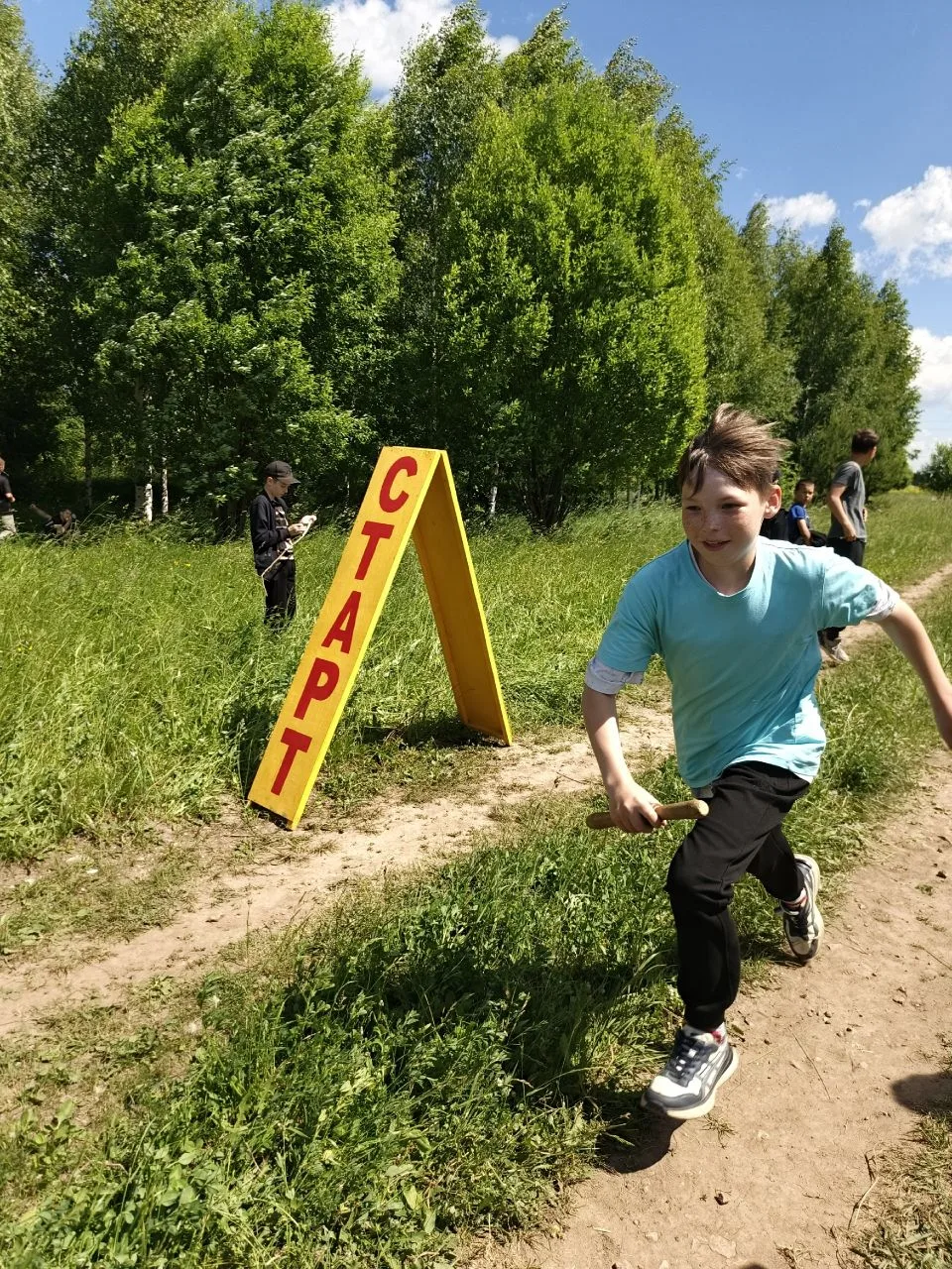 В рамках программы слёта ребята бежали кросс. Выполняли комплексные силовые упражнения:...